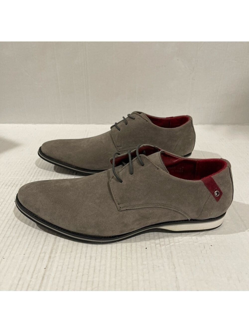 Men’s Royal Shoes Grey Faux Suede Oxford Size 8.5 US!